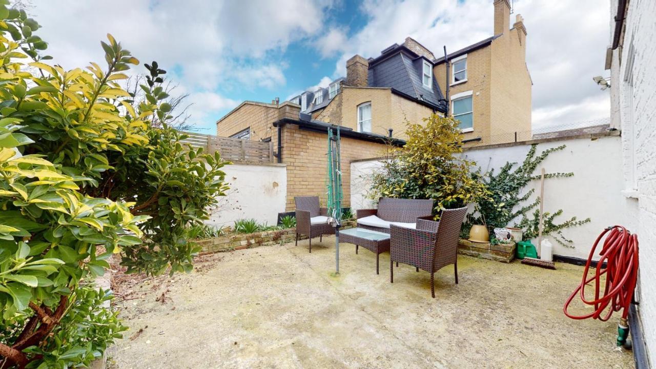 Cheerful 4 Bedroom Victorian House With Back Courtyard Londres Exterior foto