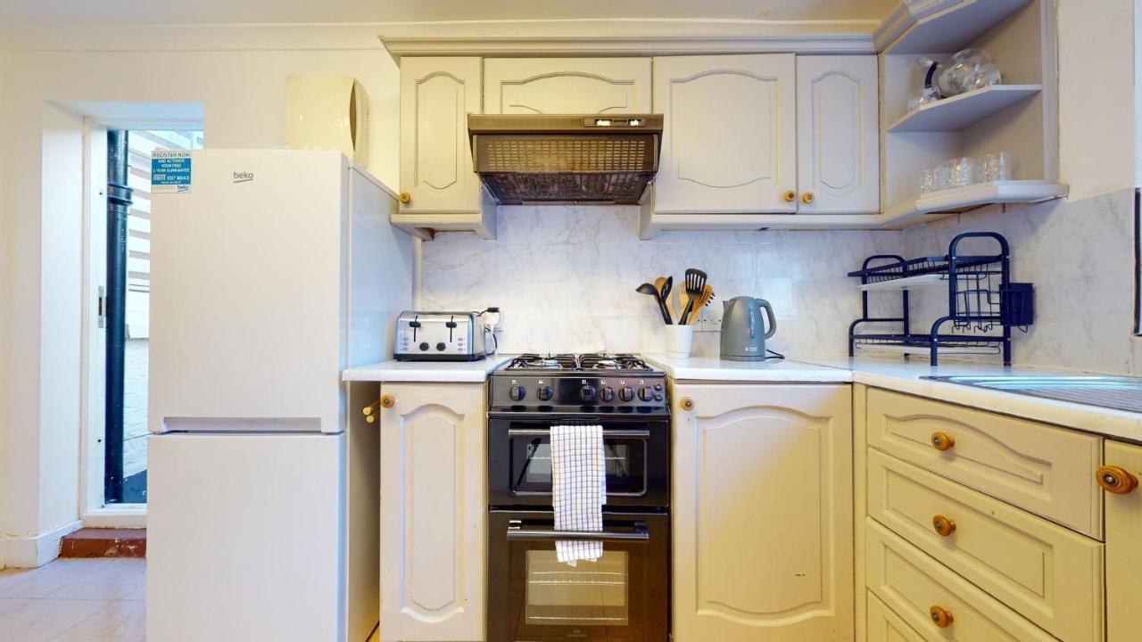 Cheerful 4 Bedroom Victorian House With Back Courtyard Londres Exterior foto